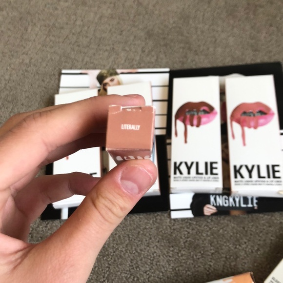Kylie cosmetics matte liquid lipstick & liner sets - Picture 7 of 8